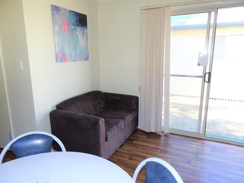 Moonta Bay Cabins - Cabin 3 - Sunshine Coast Guide 2