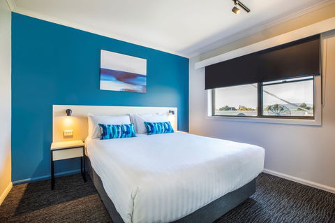 Nightcap At Riverside Hotel Motel - Sunshine Coast Guide 0