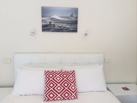 Springtide Studio Apartments - Sunshine Coast Guide 0