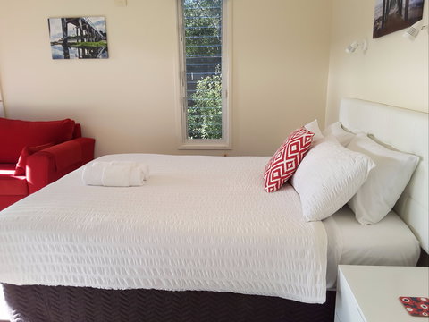 Springtide Studio Apartments - Sunshine Coast Guide 1