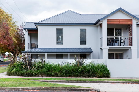 Stay Bathurst - Sunshine Coast Guide 0
