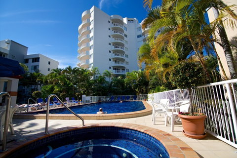 Surf Parade Resort - Sunshine Coast Guide 2