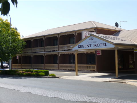 The Albury Regent Motel - Sunshine Coast Guide 0