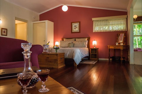The Falls Montville - Sunshine Coast Guide 1