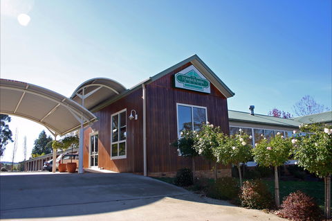 Tumbarumba Motel And Elms Restaurant - Sunshine Coast Guide 0