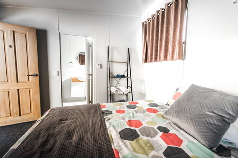 Under The Mount - Sunshine Coast Guide 1