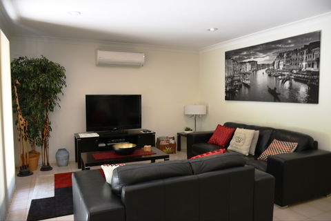 Wagga Riverside Apartments - Sunshine Coast Guide 2