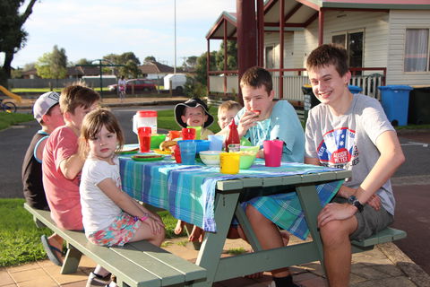 Warrnambool Holiday Park And Motel - Sunshine Coast Guide 0
