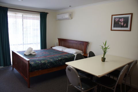Warrnambool Holiday Park And Motel - Sunshine Coast Guide 1