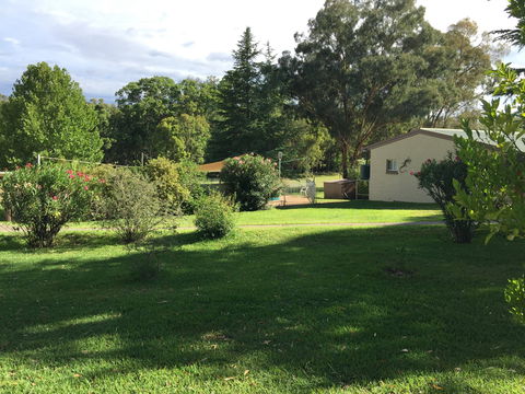 Warrumbungles Mountain Motel - Sunshine Coast Guide 2