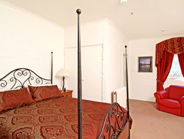 Crest Castle Bed And Breakfast - Sunshine Coast Guide 1