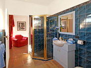 Crest Castle Bed And Breakfast - Sunshine Coast Guide 2