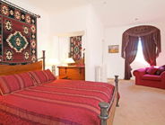 Crest Castle Bed And Breakfast - Sunshine Coast Guide 3