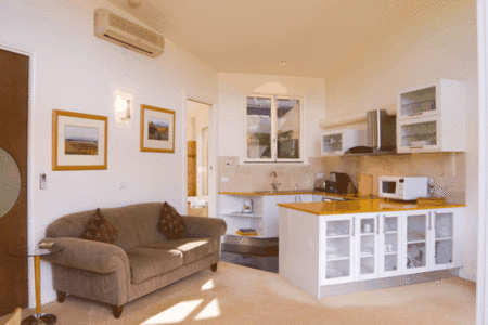 The Gatehouse At Villa Raedward - Sunshine Coast Guide 2