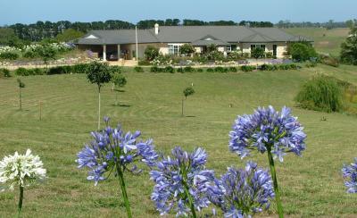 Chestnut Hill Country Retreat - Sunshine Coast Guide 0