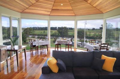 Chestnut Hill Country Retreat - Sunshine Coast Guide 2