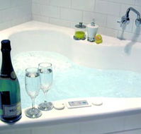 Clonmara Cottages - Sunshine Coast Guide