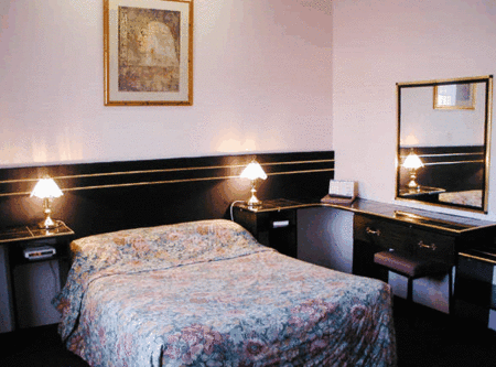 Avalon Motel - Sunshine Coast Guide 1