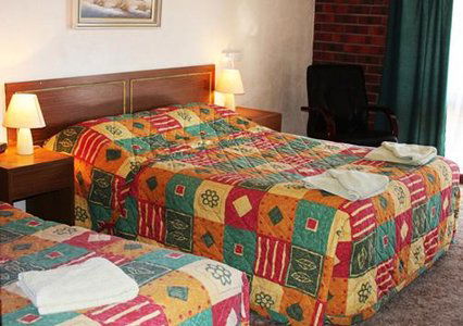 Zero Inn Motel - Sunshine Coast Guide 1