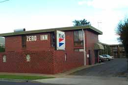 Zero Inn Motel - Sunshine Coast Guide 3