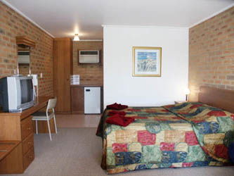 Quays Motel - Sunshine Coast Guide 0