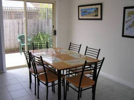 Quays Motel - Sunshine Coast Guide 3
