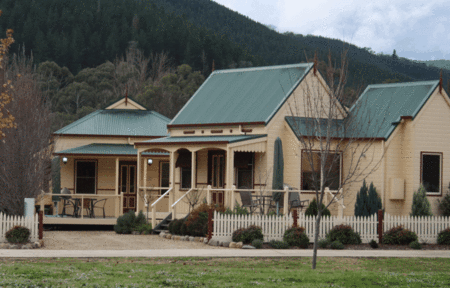 Autumn Affair Cottages  - Sunshine Coast Guide 0