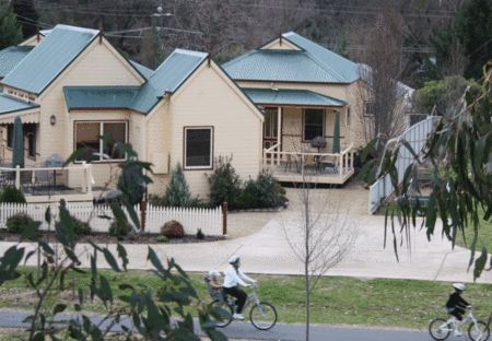 Autumn Affair Cottages  - Sunshine Coast Guide 1