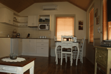 Autumn Affair Cottages  - Sunshine Coast Guide 3