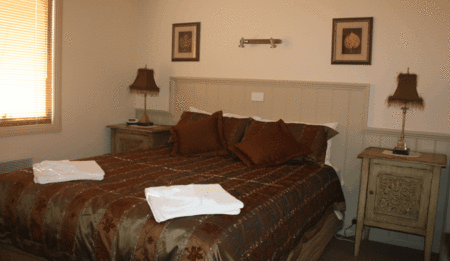 Autumn Affair Cottages  - Sunshine Coast Guide 4