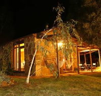 Wombat Hills Cottages - Sunshine Coast Guide