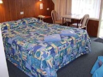 Pelicans Motel San Remo - Sunshine Coast Guide 0
