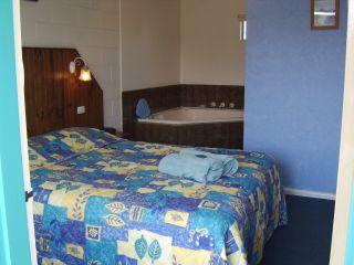 Pelicans Motel San Remo - Sunshine Coast Guide 2