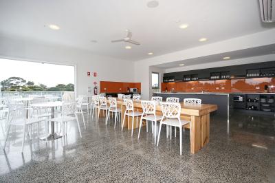 Pelicans Motel San Remo - Sunshine Coast Guide 3