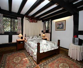 Anne Hathaways Cottage - Sunshine Coast Guide 0