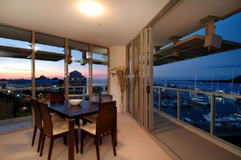 Cairns Luxury Apartments, Harbourlights Complex - Sunshine Coast Guide 0