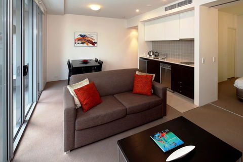Cairns Luxury Apartments, Harbourlights Complex - Sunshine Coast Guide 2