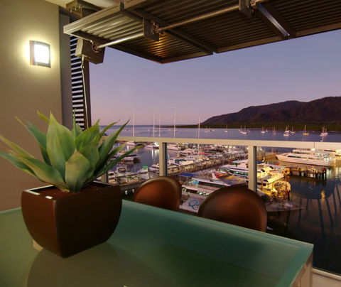 Cairns Luxury Apartments, Harbourlights Complex - Sunshine Coast Guide 3