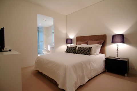Cairns Luxury Apartments, Harbourlights Complex - Sunshine Coast Guide 4
