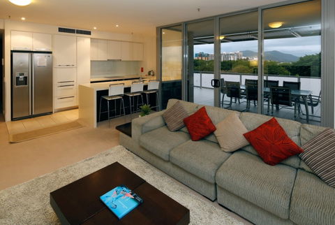 Cairns Luxury Apartments, Harbourlights Complex - Sunshine Coast Guide 6