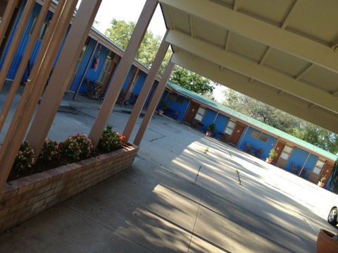 Coolabah Motel - Sunshine Coast Guide 1