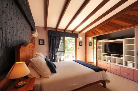 Rooftops Bed & Breakfast - Sunshine Coast Guide 3