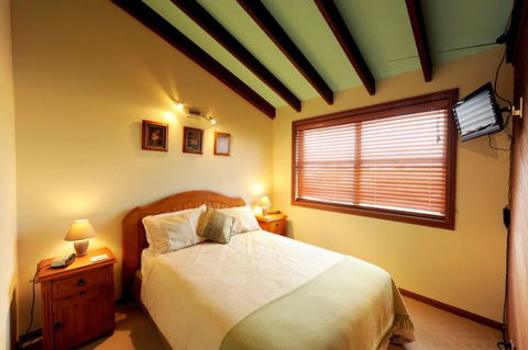 Rooftops Bed & Breakfast - Sunshine Coast Guide 4