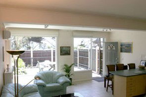 Black Dolphin Townhouse And Apartment - Sunshine Coast Guide 2
