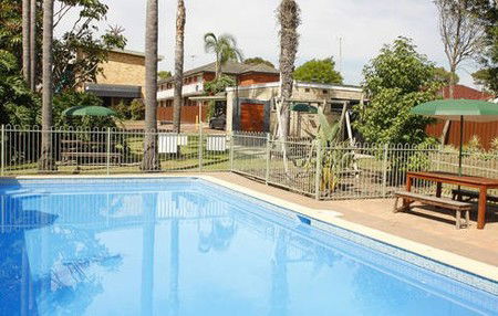 Cronulla Motor Inn - Sunshine Coast Guide 0