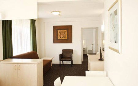 Cronulla Motor Inn - Sunshine Coast Guide 1