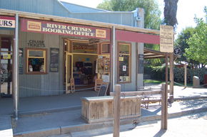 Emmylou Paddle Steamer - Sunshine Coast Guide 2