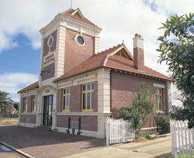 Merredin Town Hall - Sunshine Coast Guide 0