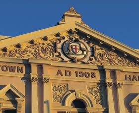 Kalgoorlie Town Hall - Sunshine Coast Guide 0