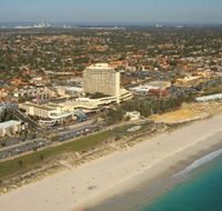 Scarborough Beach - Sunshine Coast Guide